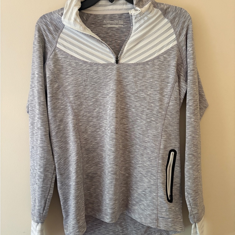Avalanche Gray Quarter Zip Pullover Medium Thumbholes Activewear Top